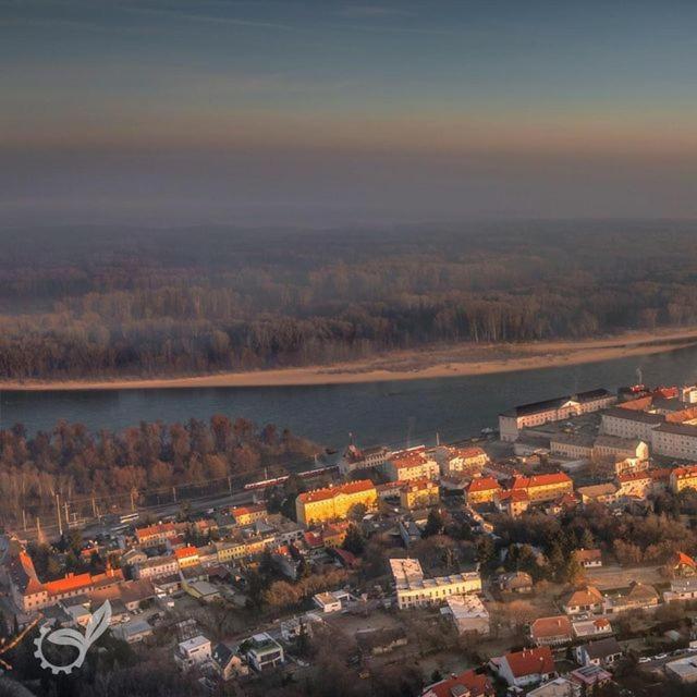 Sunrise Kube Villa Hainburg an der Donau Exterior photo
